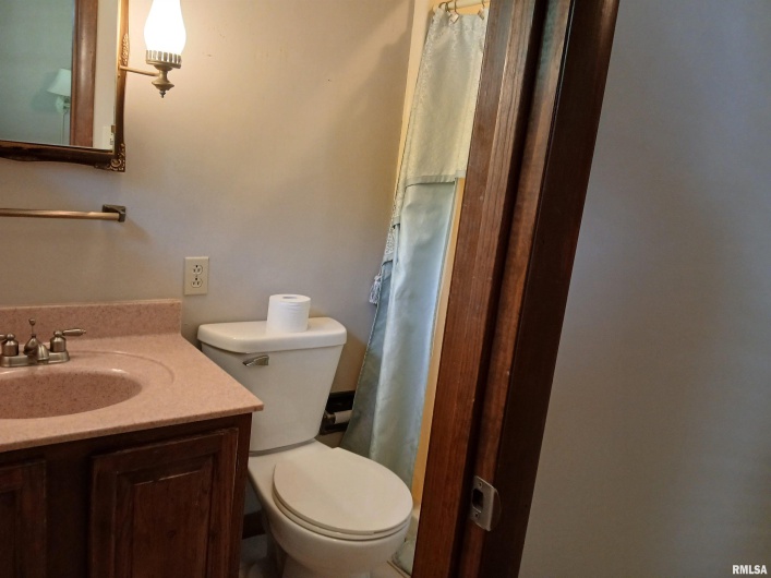 1202 Hoffard Avenue, Johnston City, Illinois 62951, 2 Bedrooms Bedrooms, 0 ,2 BathroomsBathrooms,Residential,For Sale,Hoffard,0,RMAEB459335