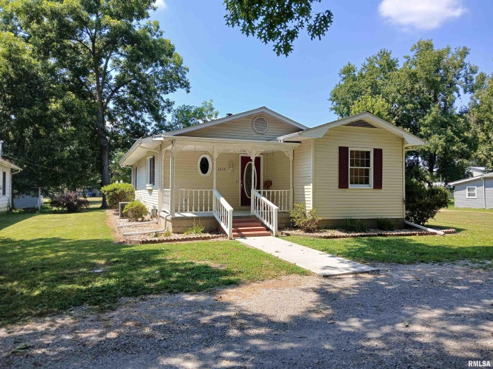 1202 Hoffard Avenue, Johnston City, Illinois 62951, 2 Bedrooms Bedrooms, 0 ,2 BathroomsBathrooms,Residential,For Sale,Hoffard,0,RMAEB459335