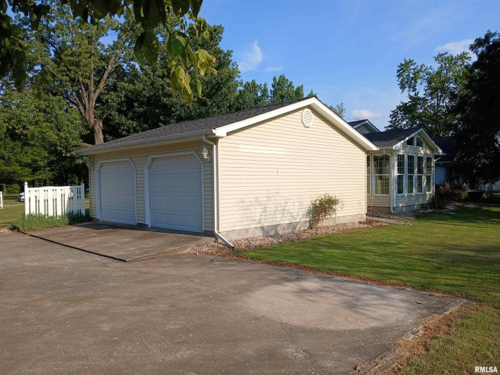 1202 Hoffard Avenue, Johnston City, Illinois 62951, 2 Bedrooms Bedrooms, 0 ,2 BathroomsBathrooms,Residential,For Sale,Hoffard,0,RMAEB459335