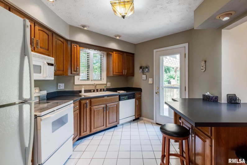 1000 MEADOWLARK Drive, Carterville, Illinois 62918, 3 Bedrooms Bedrooms, 0 ,2 BathroomsBathrooms,Residential,For Sale,MEADOWLARK,0,RMAQC4266542