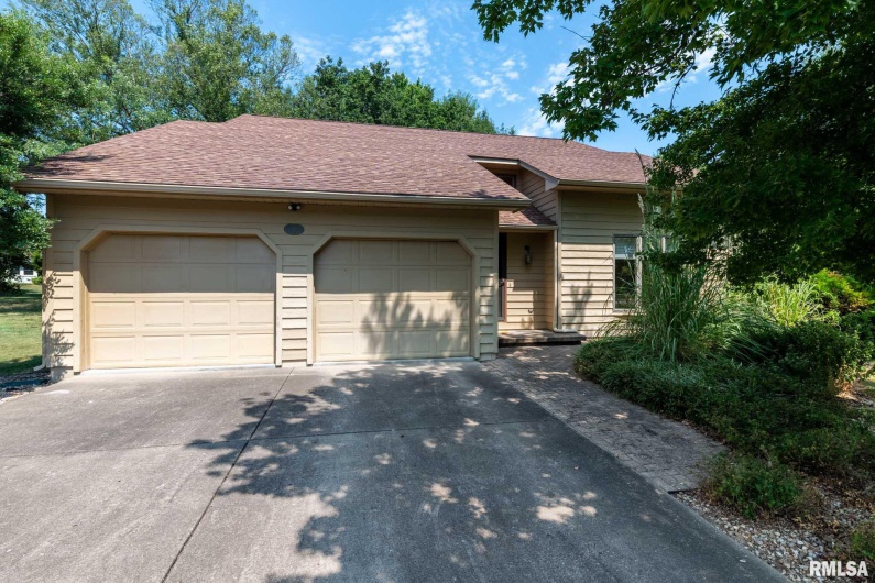 1000 MEADOWLARK Drive, Carterville, Illinois 62918, 3 Bedrooms Bedrooms, 0 ,2 BathroomsBathrooms,Residential,For Sale,MEADOWLARK,0,RMAQC4266542