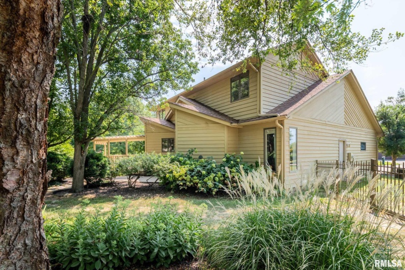 1000 MEADOWLARK Drive, Carterville, Illinois 62918, 3 Bedrooms Bedrooms, 0 ,2 BathroomsBathrooms,Residential,For Sale,MEADOWLARK,0,RMAQC4266542