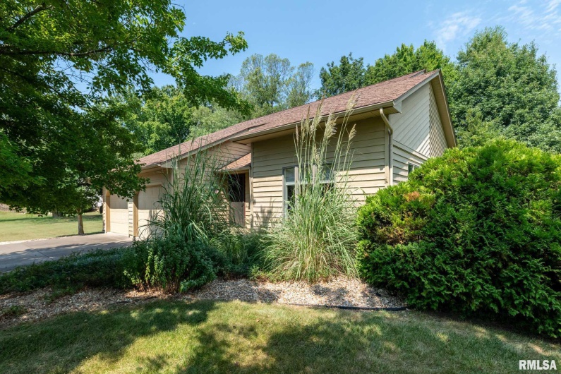 1000 MEADOWLARK Drive, Carterville, Illinois 62918, 3 Bedrooms Bedrooms, 0 ,2 BathroomsBathrooms,Residential,For Sale,MEADOWLARK,0,RMAQC4266542