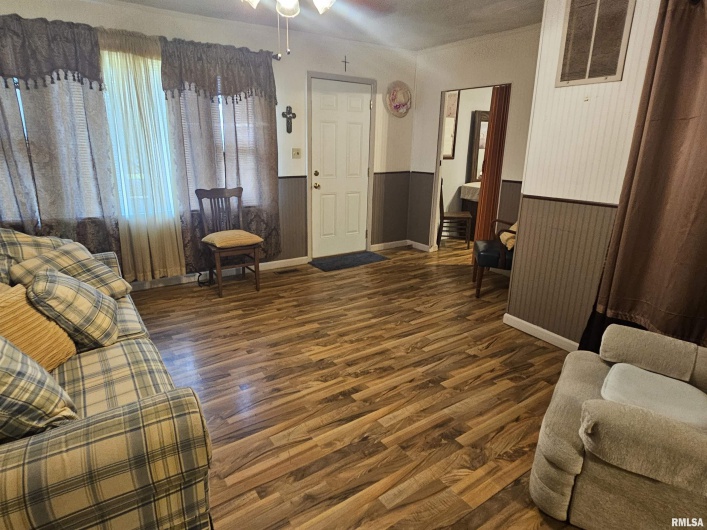 313 9TH Street, Brookport, Illinois 62910, 2 Bedrooms Bedrooms, 0 ,1 BathroomBathrooms,Residential,For Sale,9TH,0,RMAEB459035