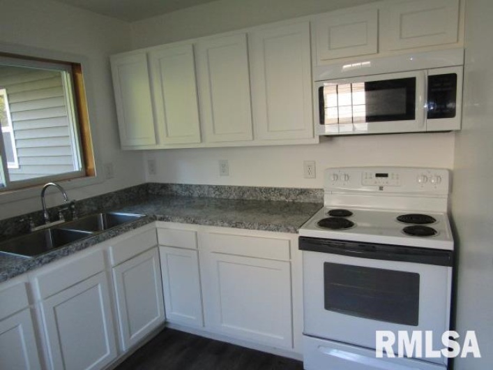 1506 HILLSIDE Road, Rosiclare, Illinois 62982, 2 Bedrooms Bedrooms, 0 ,1 BathroomBathrooms,Residential,For Sale,HILLSIDE,0,RMAEB459339