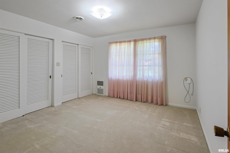 603 MAIN Street, Carrier Mills, Illinois 62917, 3 Bedrooms Bedrooms, 0 ,2 BathroomsBathrooms,Residential,For Sale,MAIN,0,RMAEB459341
