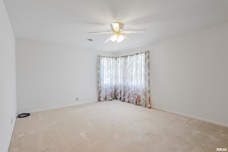 603 MAIN Street, Carrier Mills, Illinois 62917, 3 Bedrooms Bedrooms, 0 ,2 BathroomsBathrooms,Residential,For Sale,MAIN,0,RMAEB459341
