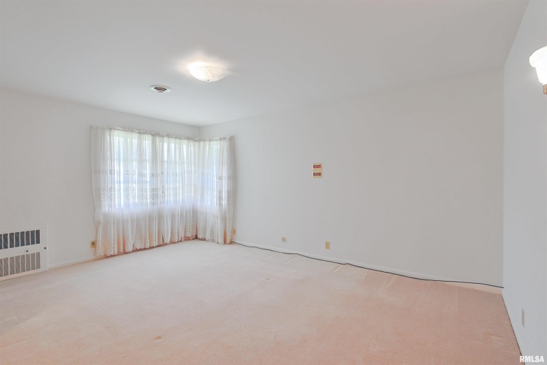 603 MAIN Street, Carrier Mills, Illinois 62917, 3 Bedrooms Bedrooms, 0 ,2 BathroomsBathrooms,Residential,For Sale,MAIN,0,RMAEB459341