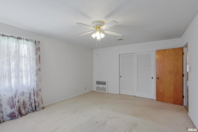 603 MAIN Street, Carrier Mills, Illinois 62917, 3 Bedrooms Bedrooms, 0 ,2 BathroomsBathrooms,Residential,For Sale,MAIN,0,RMAEB459341