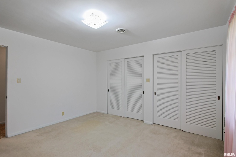 603 MAIN Street, Carrier Mills, Illinois 62917, 3 Bedrooms Bedrooms, 0 ,2 BathroomsBathrooms,Residential,For Sale,MAIN,0,RMAEB459341