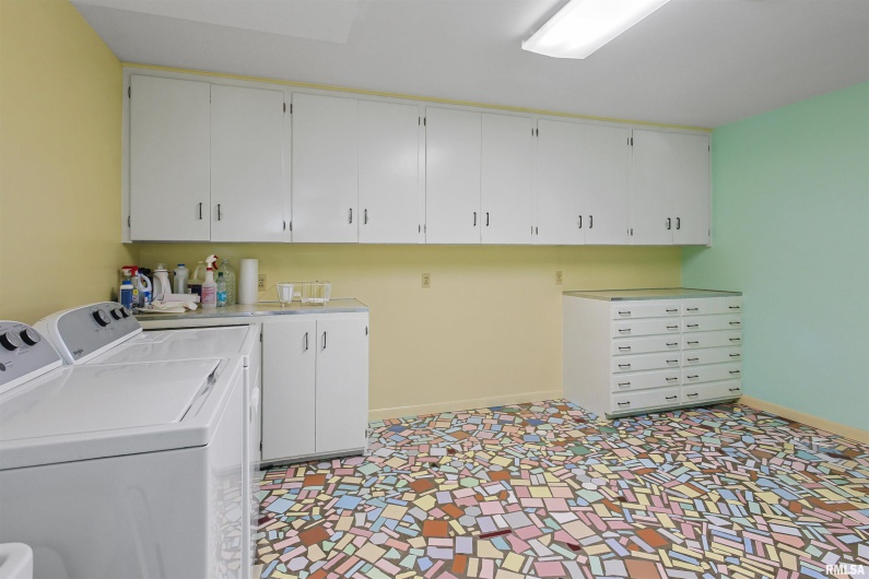 603 MAIN Street, Carrier Mills, Illinois 62917, 3 Bedrooms Bedrooms, 0 ,2 BathroomsBathrooms,Residential,For Sale,MAIN,0,RMAEB459341