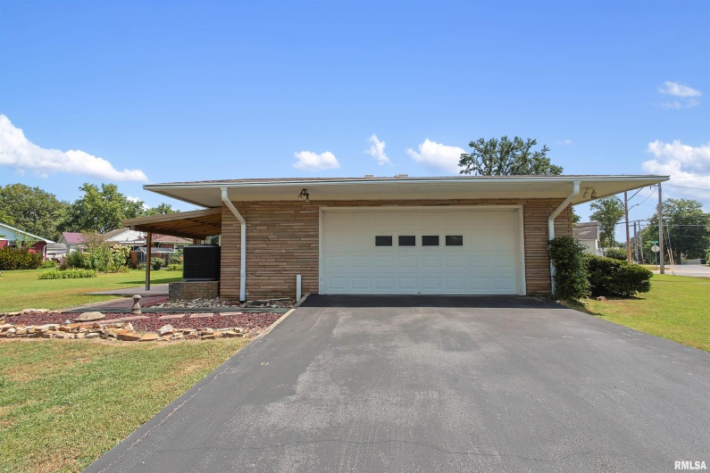 603 MAIN Street, Carrier Mills, Illinois 62917, 3 Bedrooms Bedrooms, 0 ,2 BathroomsBathrooms,Residential,For Sale,MAIN,0,RMAEB459341