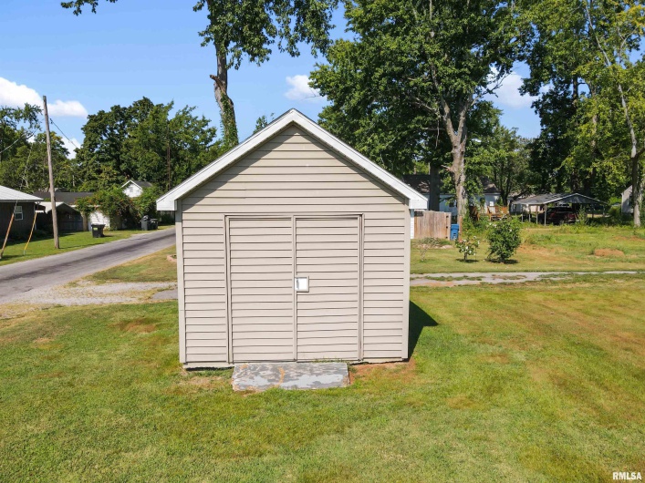603 MAIN Street, Carrier Mills, Illinois 62917, 3 Bedrooms Bedrooms, 0 ,2 BathroomsBathrooms,Residential,For Sale,MAIN,0,RMAEB459341
