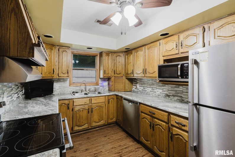 506 Aikman Street, Marion, Illinois 62959, 3 Bedrooms Bedrooms, 0 ,2 BathroomsBathrooms,Residential,For Sale,Aikman,0,RMAEB459342