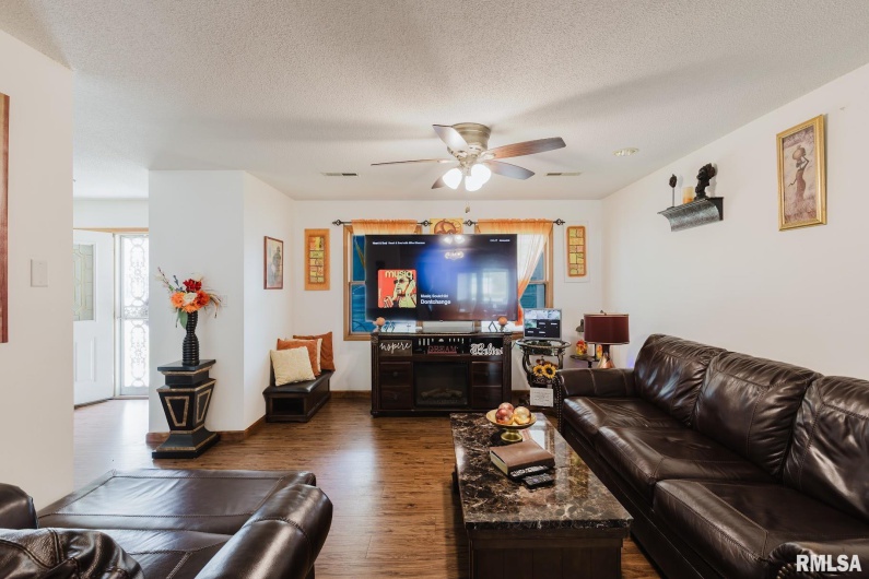 506 Aikman Street, Marion, Illinois 62959, 3 Bedrooms Bedrooms, 0 ,2 BathroomsBathrooms,Residential,For Sale,Aikman,0,RMAEB459342