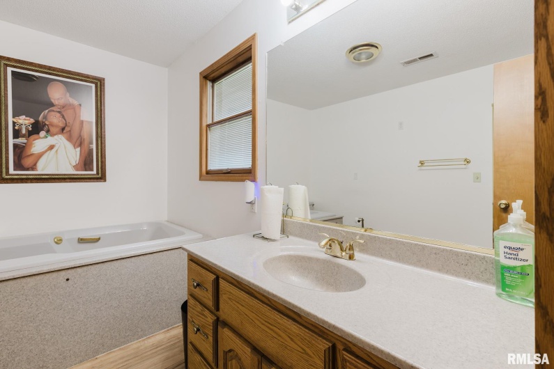 506 Aikman Street, Marion, Illinois 62959, 3 Bedrooms Bedrooms, 0 ,2 BathroomsBathrooms,Residential,For Sale,Aikman,0,RMAEB459342