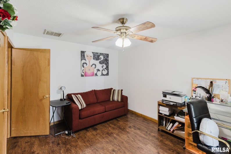 506 Aikman Street, Marion, Illinois 62959, 3 Bedrooms Bedrooms, 0 ,2 BathroomsBathrooms,Residential,For Sale,Aikman,0,RMAEB459342