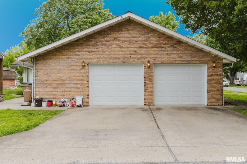 506 Aikman Street, Marion, Illinois 62959, 3 Bedrooms Bedrooms, 0 ,2 BathroomsBathrooms,Residential,For Sale,Aikman,0,RMAEB459342