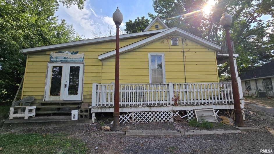 215 VIENNA Street, Anna, Illinois 62906, 2 Bedrooms Bedrooms, 0 ,2 BathroomsBathrooms,Residential,For Sale,VIENNA,0,RMAEB459347