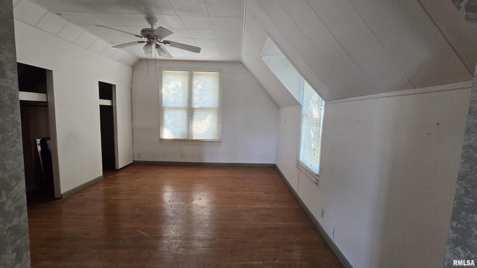 215 VIENNA Street, Anna, Illinois 62906, 2 Bedrooms Bedrooms, 0 ,2 BathroomsBathrooms,Residential,For Sale,VIENNA,0,RMAEB459347