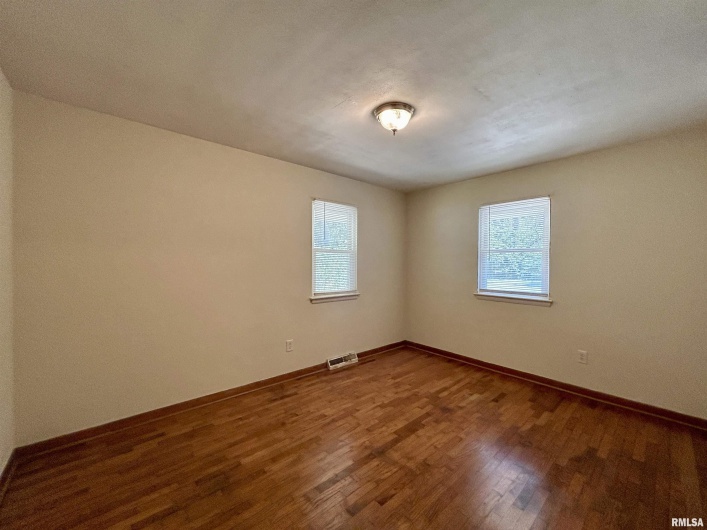 1504 GRAND Avenue, Carbondale, Illinois 62902, 3 Bedrooms Bedrooms, 0 ,1 BathroomBathrooms,Residential,For Sale,GRAND,0,RMAEB459348