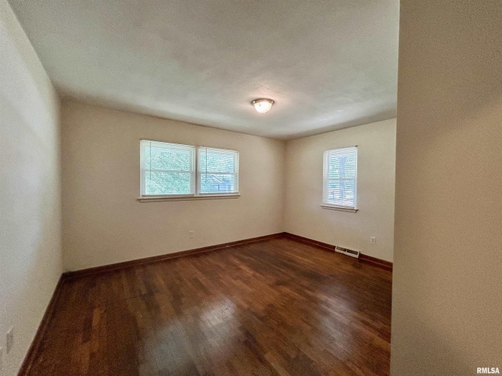 1504 GRAND Avenue, Carbondale, Illinois 62902, 3 Bedrooms Bedrooms, 0 ,1 BathroomBathrooms,Residential,For Sale,GRAND,0,RMAEB459348