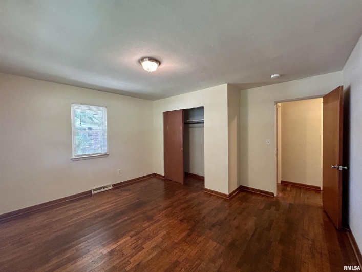 1504 GRAND Avenue, Carbondale, Illinois 62902, 3 Bedrooms Bedrooms, 0 ,1 BathroomBathrooms,Residential,For Sale,GRAND,0,RMAEB459348