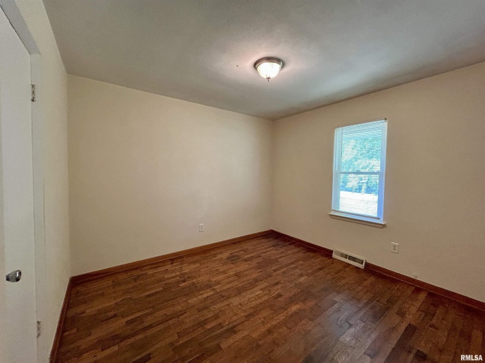 1504 GRAND Avenue, Carbondale, Illinois 62902, 3 Bedrooms Bedrooms, 0 ,1 BathroomBathrooms,Residential,For Sale,GRAND,0,RMAEB459348