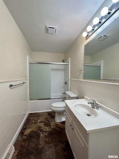 1504 GRAND Avenue, Carbondale, Illinois 62902, 3 Bedrooms Bedrooms, 0 ,1 BathroomBathrooms,Residential,For Sale,GRAND,0,RMAEB459348