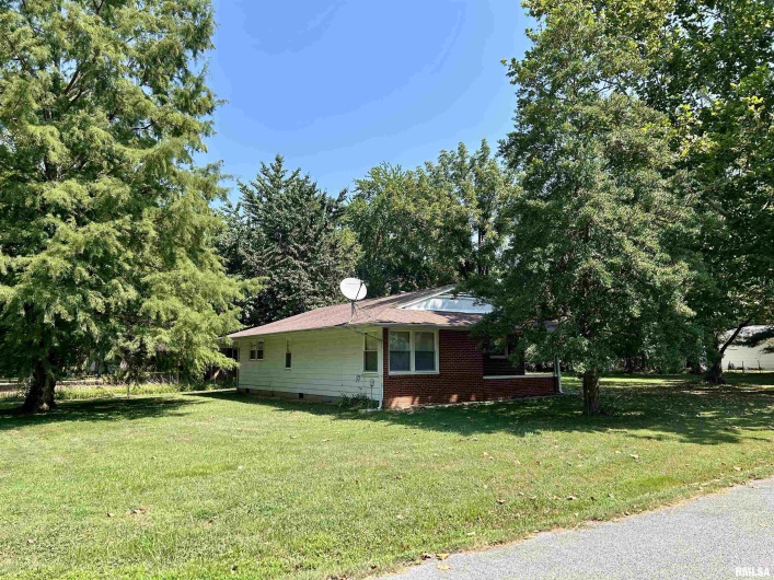 1504 GRAND Avenue, Carbondale, Illinois 62902, 3 Bedrooms Bedrooms, 0 ,1 BathroomBathrooms,Residential,For Sale,GRAND,0,RMAEB459348