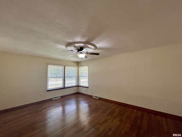 1504 GRAND Avenue, Carbondale, Illinois 62902, 3 Bedrooms Bedrooms, 0 ,1 BathroomBathrooms,Residential,For Sale,GRAND,0,RMAEB459348