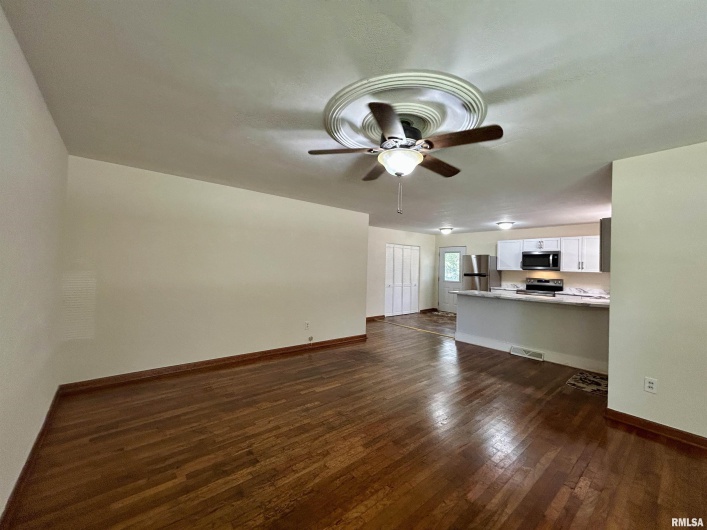 1504 GRAND Avenue, Carbondale, Illinois 62902, 3 Bedrooms Bedrooms, 0 ,1 BathroomBathrooms,Residential,For Sale,GRAND,0,RMAEB459348