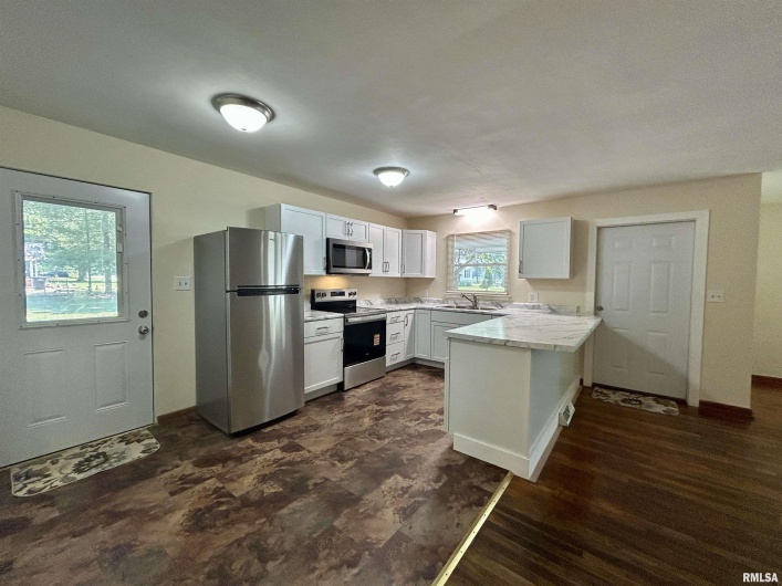 1504 GRAND Avenue, Carbondale, Illinois 62902, 3 Bedrooms Bedrooms, 0 ,1 BathroomBathrooms,Residential,For Sale,GRAND,0,RMAEB459348