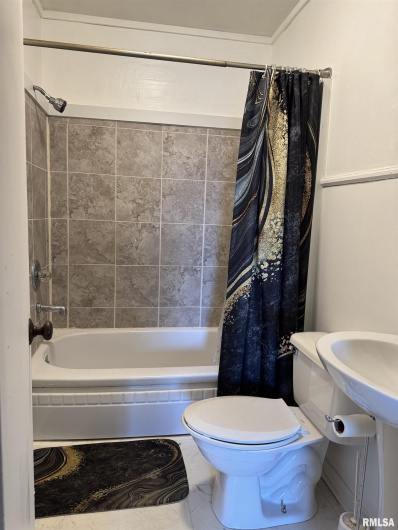 301 LEWIS Street, Vienna, Illinois 62995-0000, 2 Bedrooms Bedrooms, 0 ,1 BathroomBathrooms,Residential,For Sale,LEWIS,0,RMAEB459351