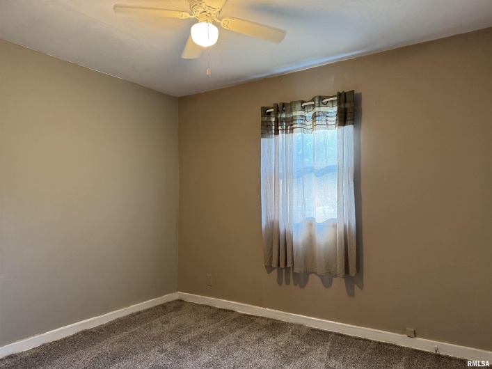 301 LEWIS Street, Vienna, Illinois 62995-0000, 2 Bedrooms Bedrooms, 0 ,1 BathroomBathrooms,Residential,For Sale,LEWIS,0,RMAEB459351