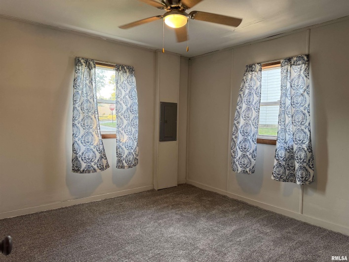 301 LEWIS Street, Vienna, Illinois 62995-0000, 2 Bedrooms Bedrooms, 0 ,1 BathroomBathrooms,Residential,For Sale,LEWIS,0,RMAEB459351