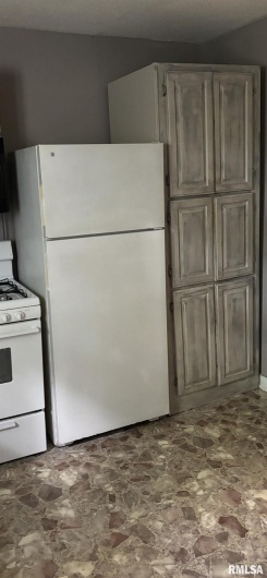 301 LEWIS Street, Vienna, Illinois 62995-0000, 2 Bedrooms Bedrooms, 0 ,1 BathroomBathrooms,Residential,For Sale,LEWIS,0,RMAEB459351