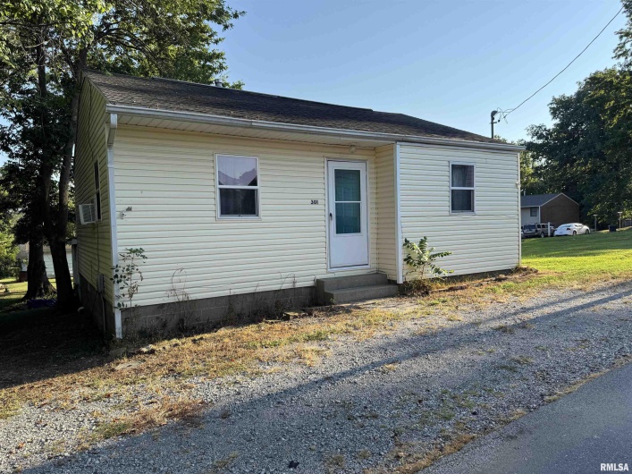 301 LEWIS Street, Vienna, Illinois 62995-0000, 2 Bedrooms Bedrooms, 0 ,1 BathroomBathrooms,Residential,For Sale,LEWIS,0,RMAEB459351