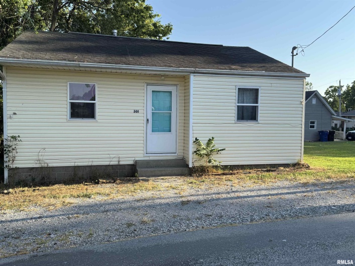 301 LEWIS Street, Vienna, Illinois 62995-0000, 2 Bedrooms Bedrooms, 0 ,1 BathroomBathrooms,Residential,For Sale,LEWIS,0,RMAEB459351