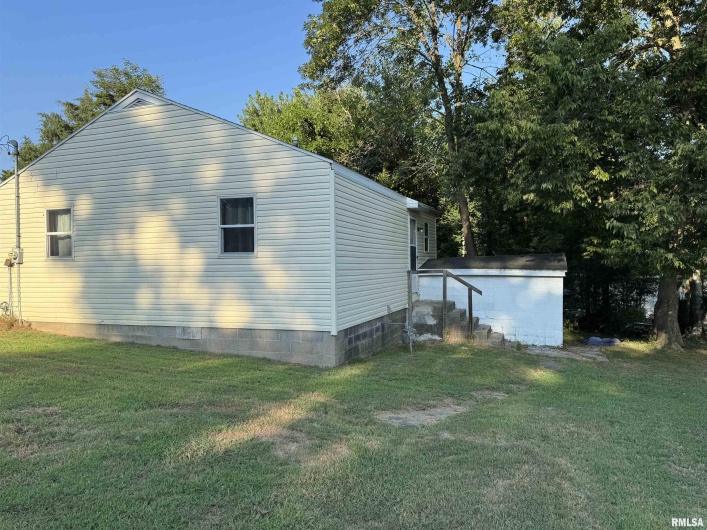 301 LEWIS Street, Vienna, Illinois 62995-0000, 2 Bedrooms Bedrooms, 0 ,1 BathroomBathrooms,Residential,For Sale,LEWIS,0,RMAEB459351