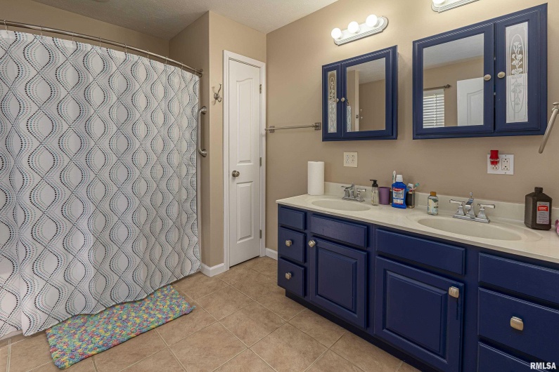 9983 Stilleys Mill Road, Marion, Illinois 62959, 3 Bedrooms Bedrooms, 0 ,2 BathroomsBathrooms,Residential,For Sale,Stilleys Mill,0,RMAEB458074