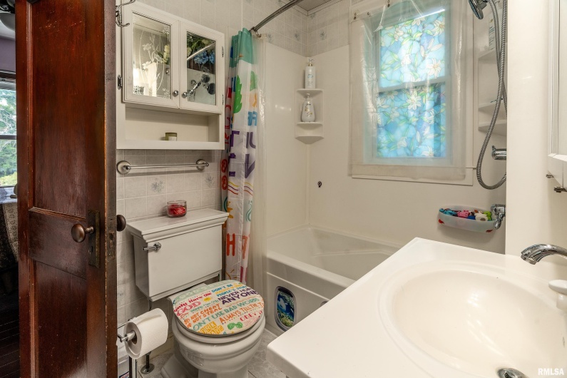 640 11TH Street, Murphysboro, Illinois 62966, 3 Bedrooms Bedrooms, 0 ,2 BathroomsBathrooms,Residential,For Sale,11TH,0,RMAEB459360