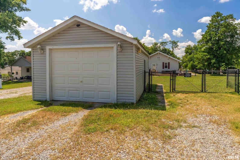 640 11TH Street, Murphysboro, Illinois 62966, 3 Bedrooms Bedrooms, 0 ,2 BathroomsBathrooms,Residential,For Sale,11TH,0,RMAEB459360