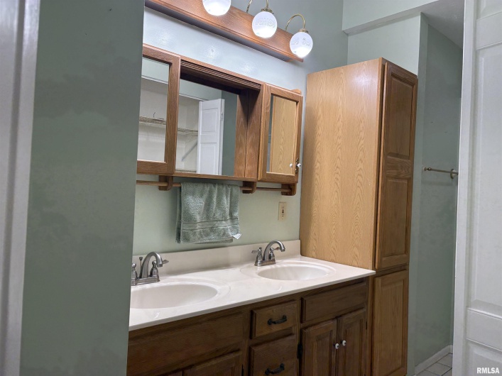 2043 PINE Street, Murphysboro, Illinois 62966, 2 Bedrooms Bedrooms, 0 ,1 BathroomBathrooms,Residential,For Sale,PINE,0,RMAEB459362