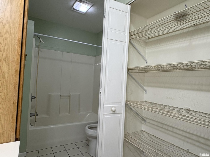 2043 PINE Street, Murphysboro, Illinois 62966, 2 Bedrooms Bedrooms, 0 ,1 BathroomBathrooms,Residential,For Sale,PINE,0,RMAEB459362