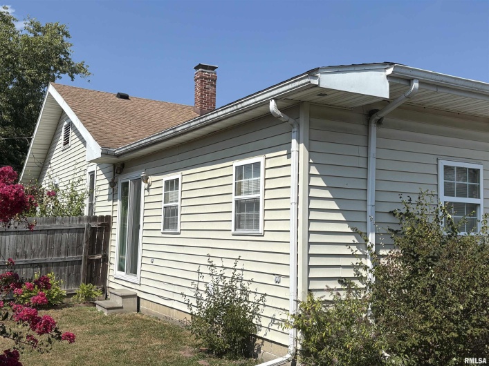 2043 PINE Street, Murphysboro, Illinois 62966, 2 Bedrooms Bedrooms, 0 ,1 BathroomBathrooms,Residential,For Sale,PINE,0,RMAEB459362