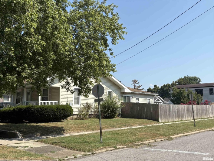 2043 PINE Street, Murphysboro, Illinois 62966, 2 Bedrooms Bedrooms, 0 ,1 BathroomBathrooms,Residential,For Sale,PINE,0,RMAEB459362