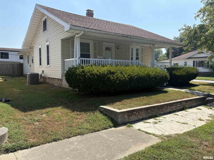 2043 PINE Street, Murphysboro, Illinois 62966, 2 Bedrooms Bedrooms, 0 ,1 BathroomBathrooms,Residential,For Sale,PINE,0,RMAEB459362