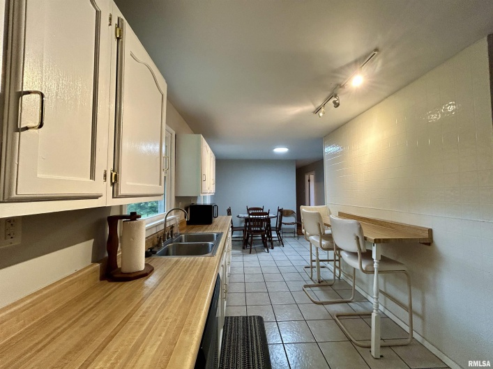 1275 PARK Street, Carbondale, Illinois 62901, 3 Bedrooms Bedrooms, 0 ,2 BathroomsBathrooms,Residential,For Sale,PARK,0,RMAEB459361