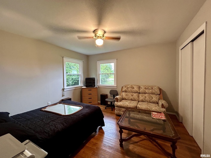 1275 PARK Street, Carbondale, Illinois 62901, 3 Bedrooms Bedrooms, 0 ,2 BathroomsBathrooms,Residential,For Sale,PARK,0,RMAEB459361